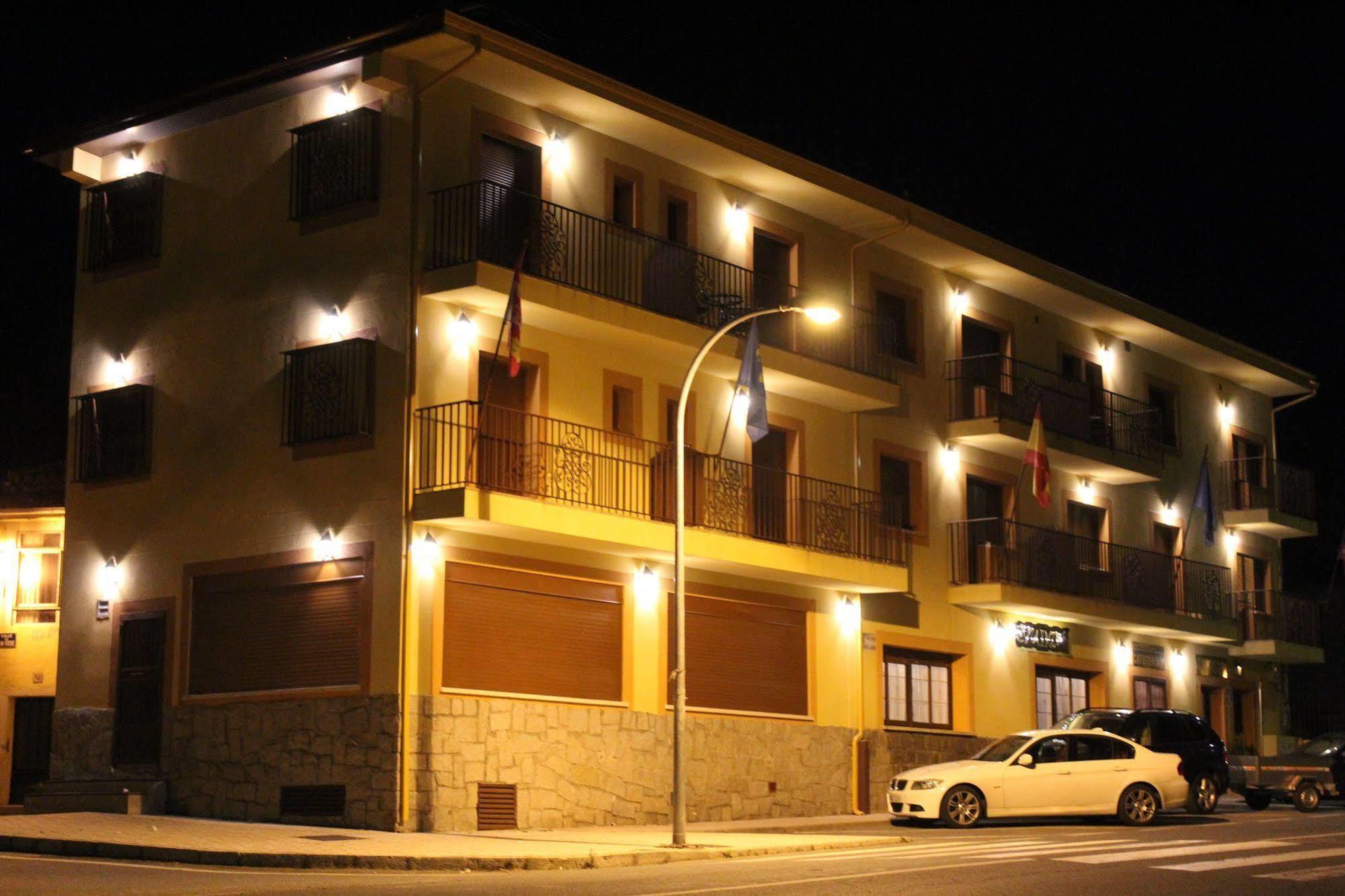 Hostal Mainz Piedralaves Exterior photo